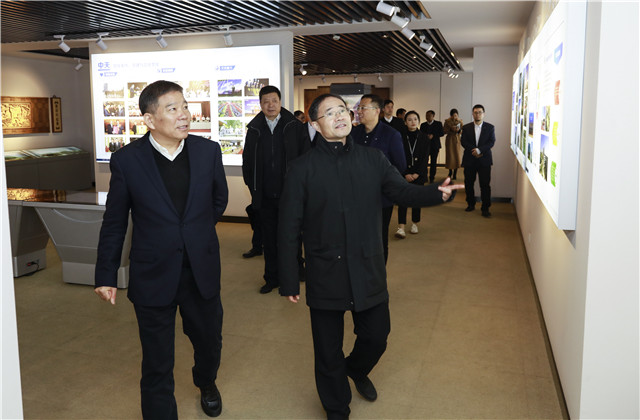 浙江省委常委、政法委书记王昌荣走访调研z6尊龙凯时控股集团总部时指出 ——保持“亲清”政企关系，为企业做实事、解决实际困难