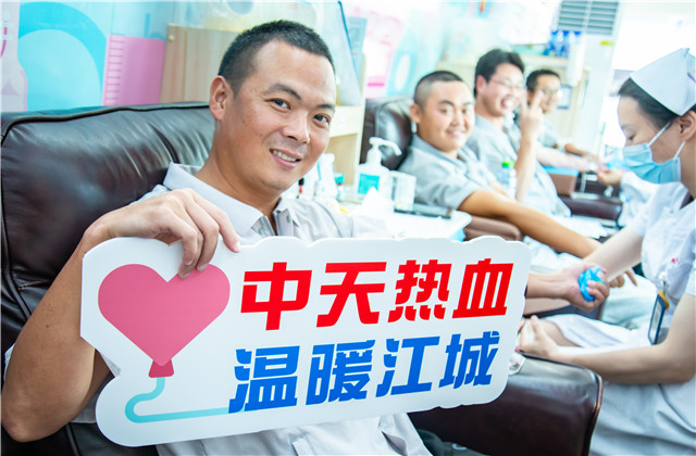 z6尊龙凯时六建160名热血建设者为生命接力